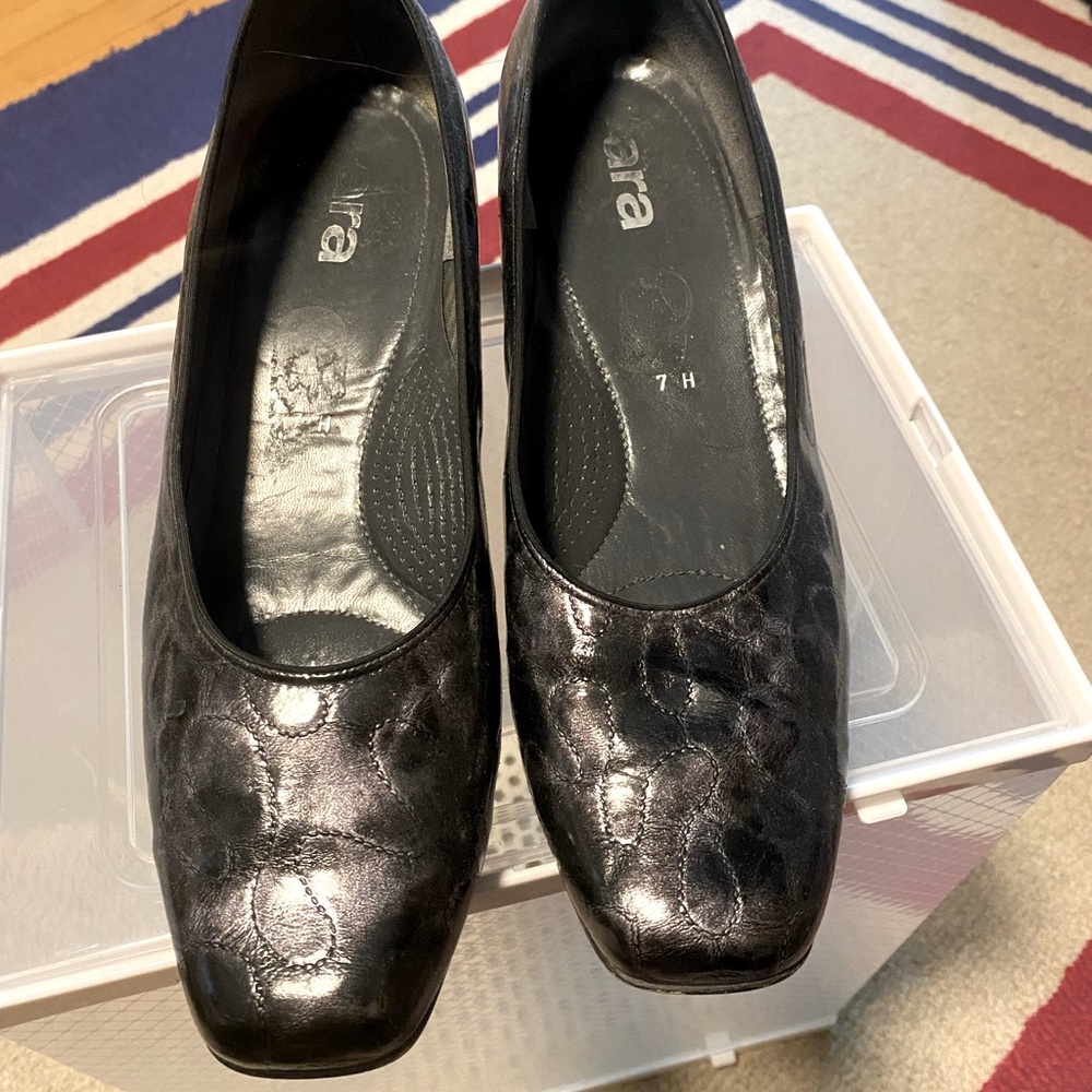 AURA (German brand) woman’s shoes; Size 40. Marble black & grey colour. Comfy!